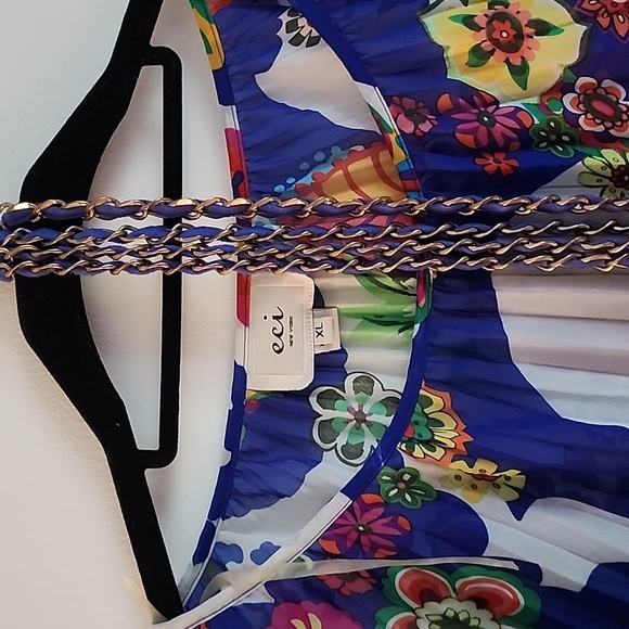 ECI scoop neck belted tunic - Picture 3 of 3